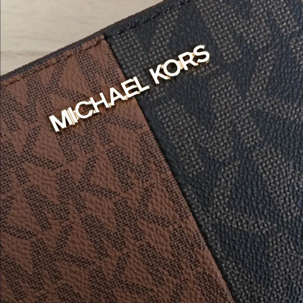 Michael Kors Jet Set Luggage Multi Wallet